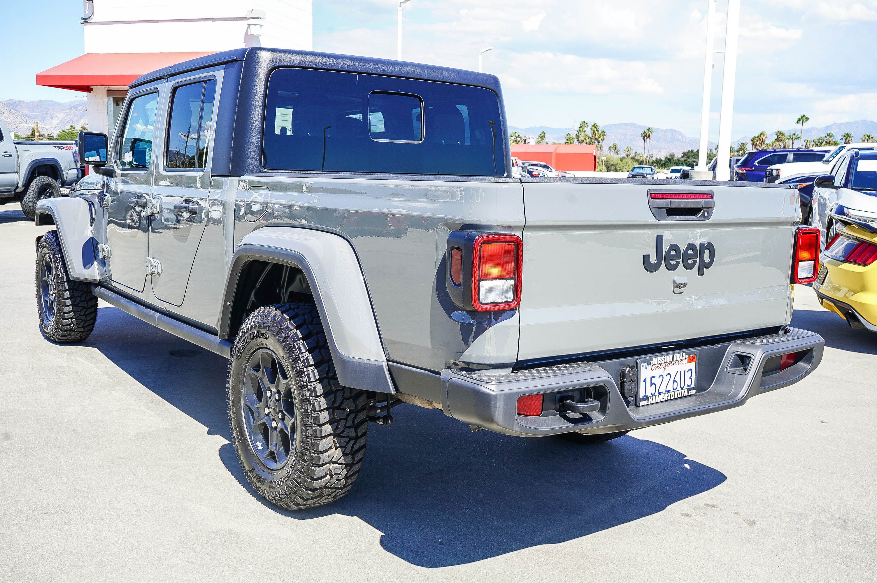 Used 2023 Jeep Gladiator Sport AWD/4WD image 5