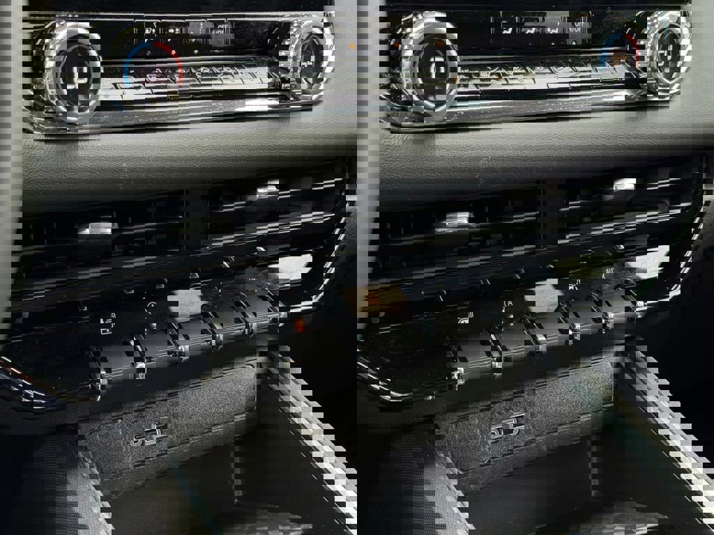 Used 2024 GMC Canyon Elevation w/ Convenience Package image 35