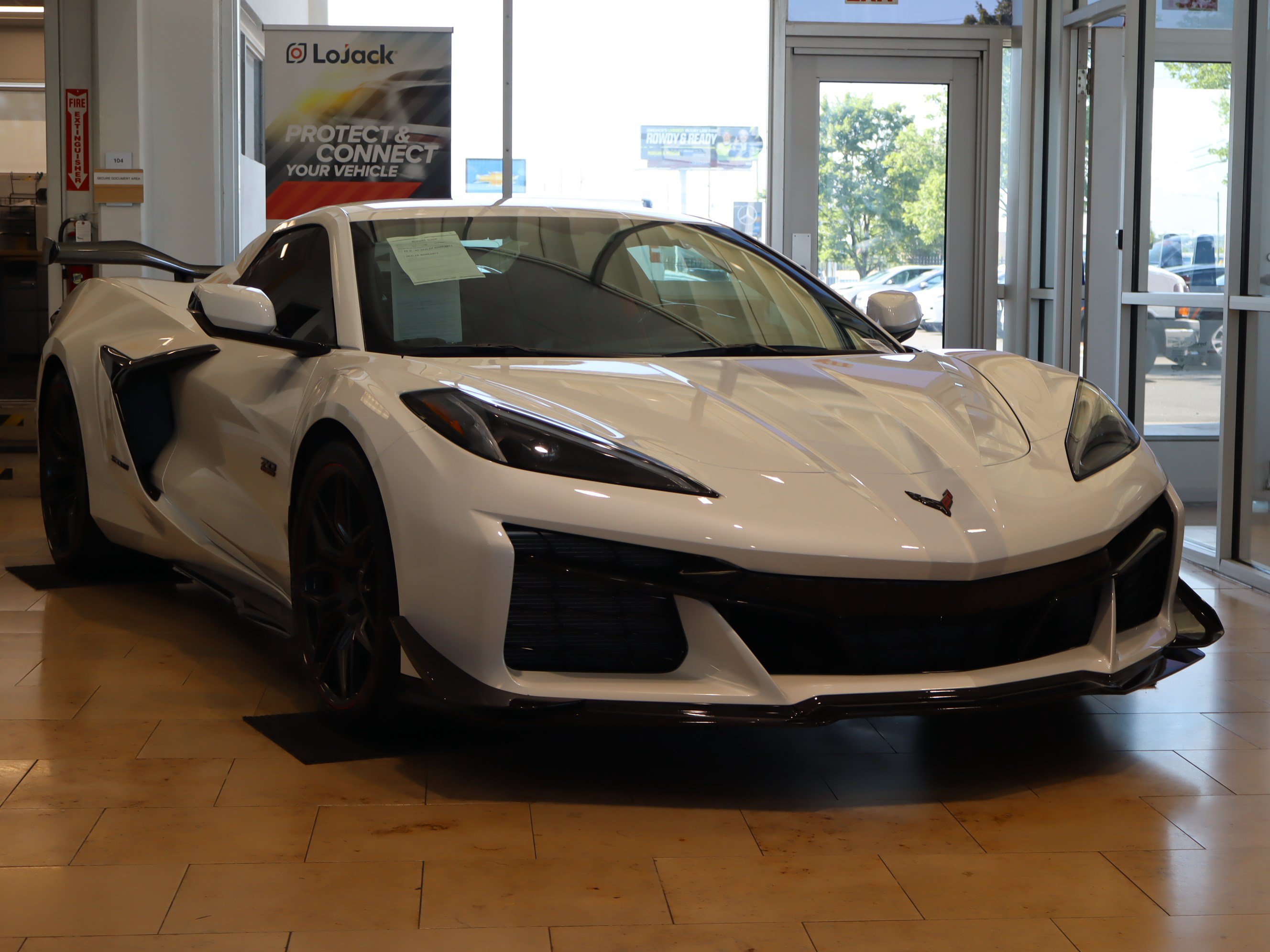 Used 2023 Chevrolet Corvette Z06 w/ Z07 Performance Package RWD image 2