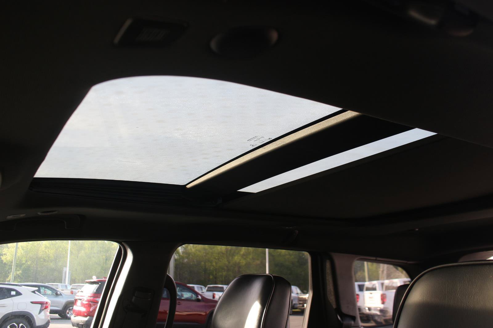 Used 2018 Jeep Grand Cherokee Overland RWD image 29
