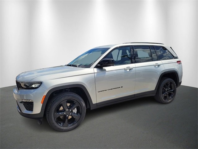 New 2025 Jeep Grand Cherokee Limited w/ Black Appearance Package image 2