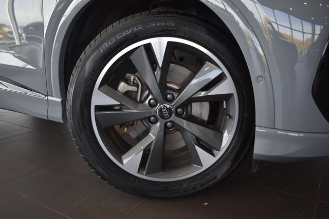 Used 2024 Audi Q4 e-tron Premium Plus AWD/4WD image 2