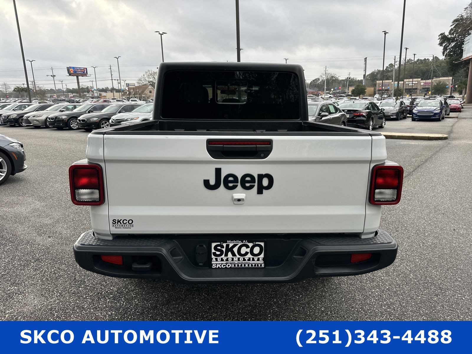 Used 2023 Jeep Gladiator Sport image 4
