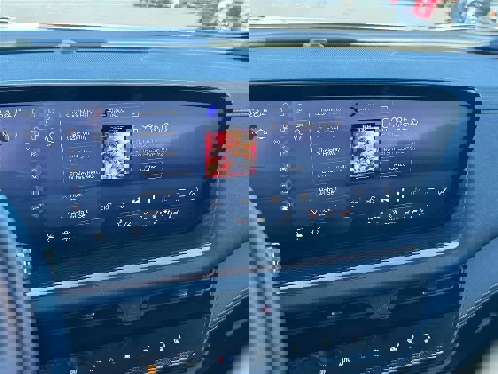 Certified 2025 Buick Envision Sport Touring image 14