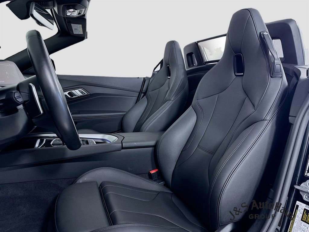 Used 2025 BMW Z4 sDrive30i image 11