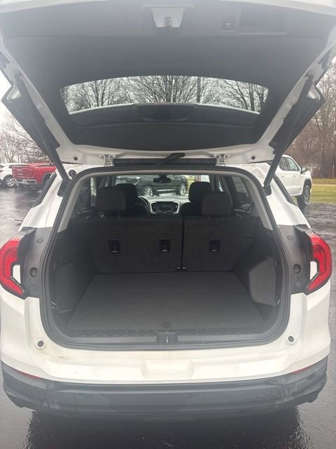 Used 2021 GMC Terrain SLE w/ Driver Convenience Package image 11