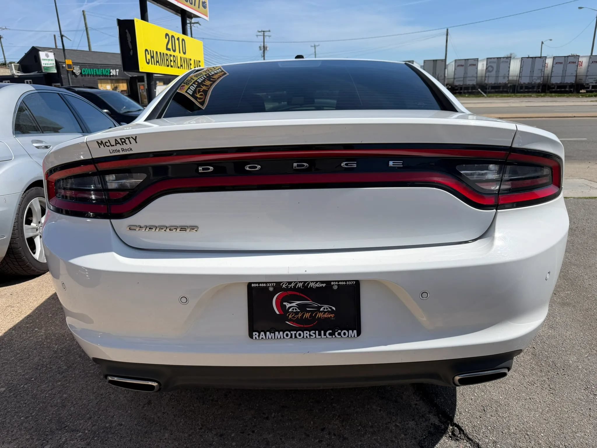 Used 2015 Dodge Charger SE w/ Popular Equipment Group RWD image 4