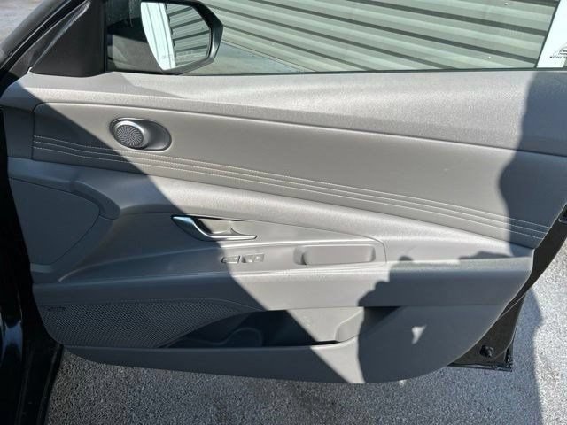 Used 2022 Hyundai Elantra SEL w/ Convenience + Premium Package FWD image 45