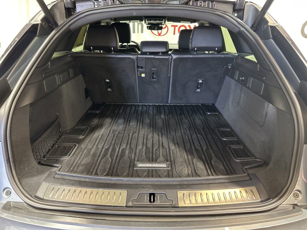 Used 2025 Land Rover Range Rover Velar S image 18