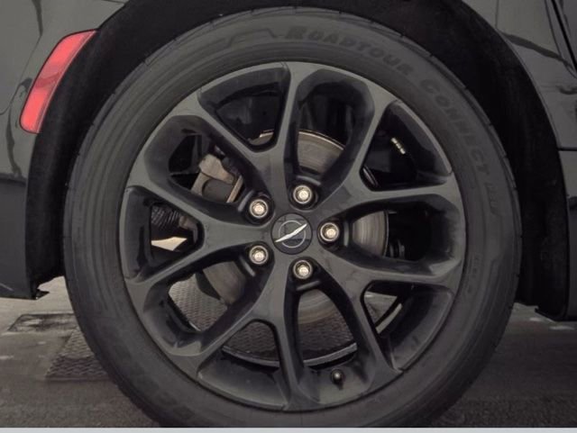 Used 2025 Chrysler Pacifica Limited FWD image 21
