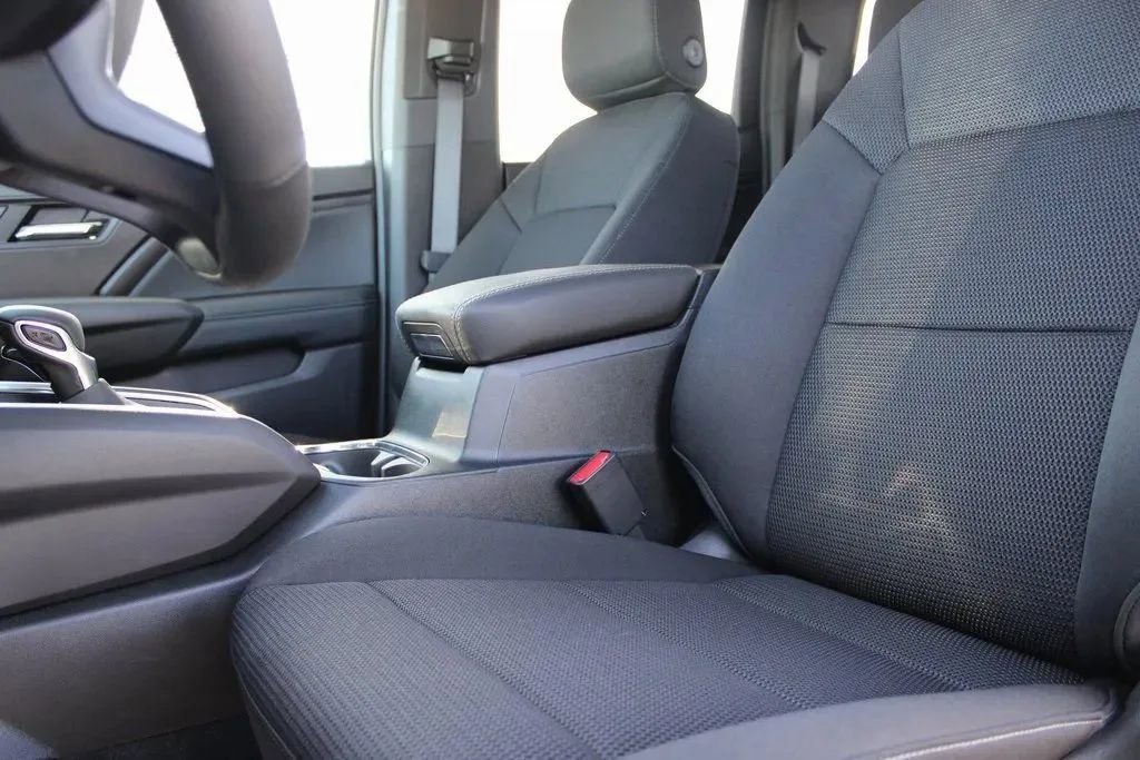 New 2026 GMC Canyon Elevation w/ LPO, Black Badging Package image 11