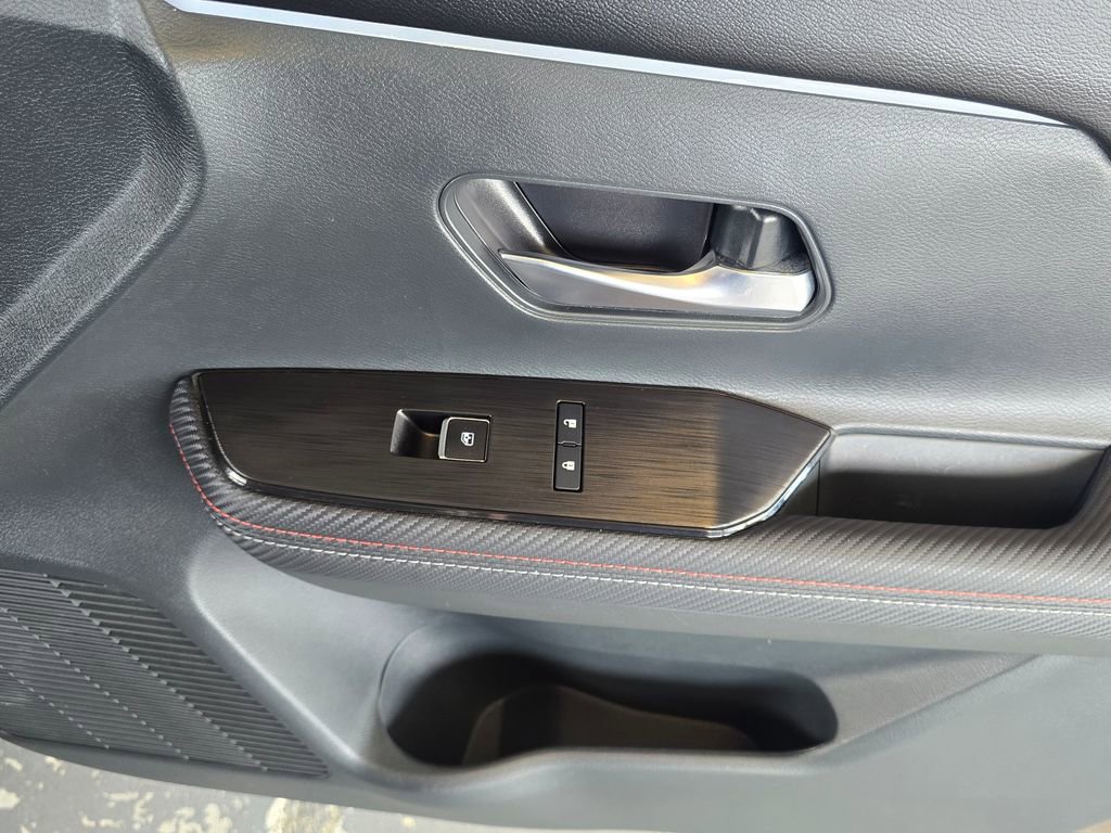 Used 2025 Nissan Kicks SR FWD image 30