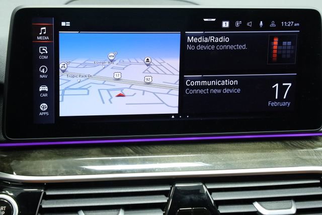 Used 2023 BMW 540i w/ Convenience Package image 17