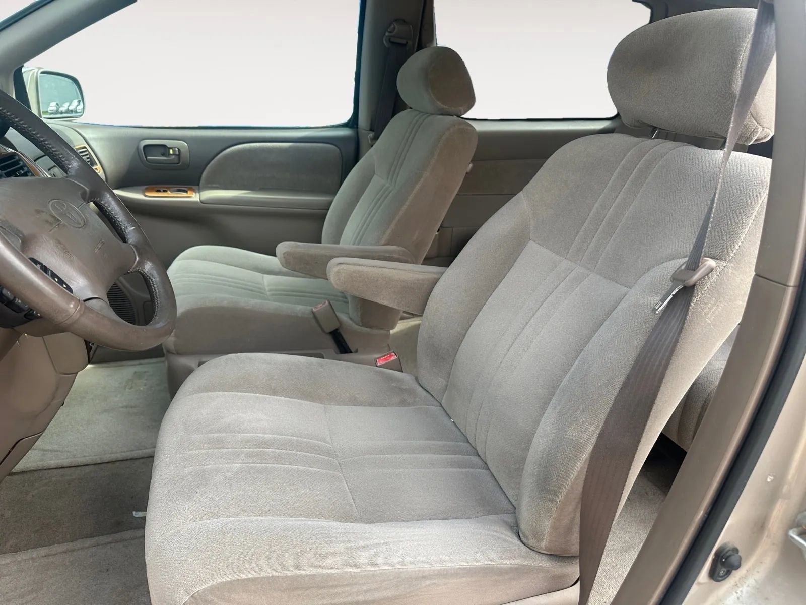 Used 2002 Toyota Sienna XLE FWD image 9