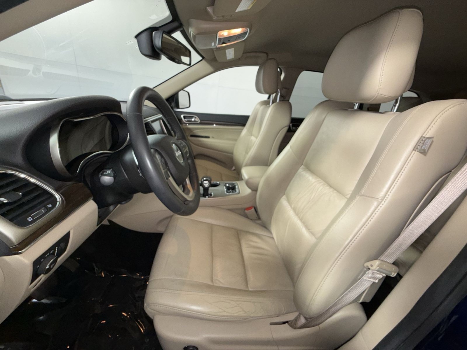 Used 2015 Jeep Grand Cherokee Limited AWD/4WD image 13