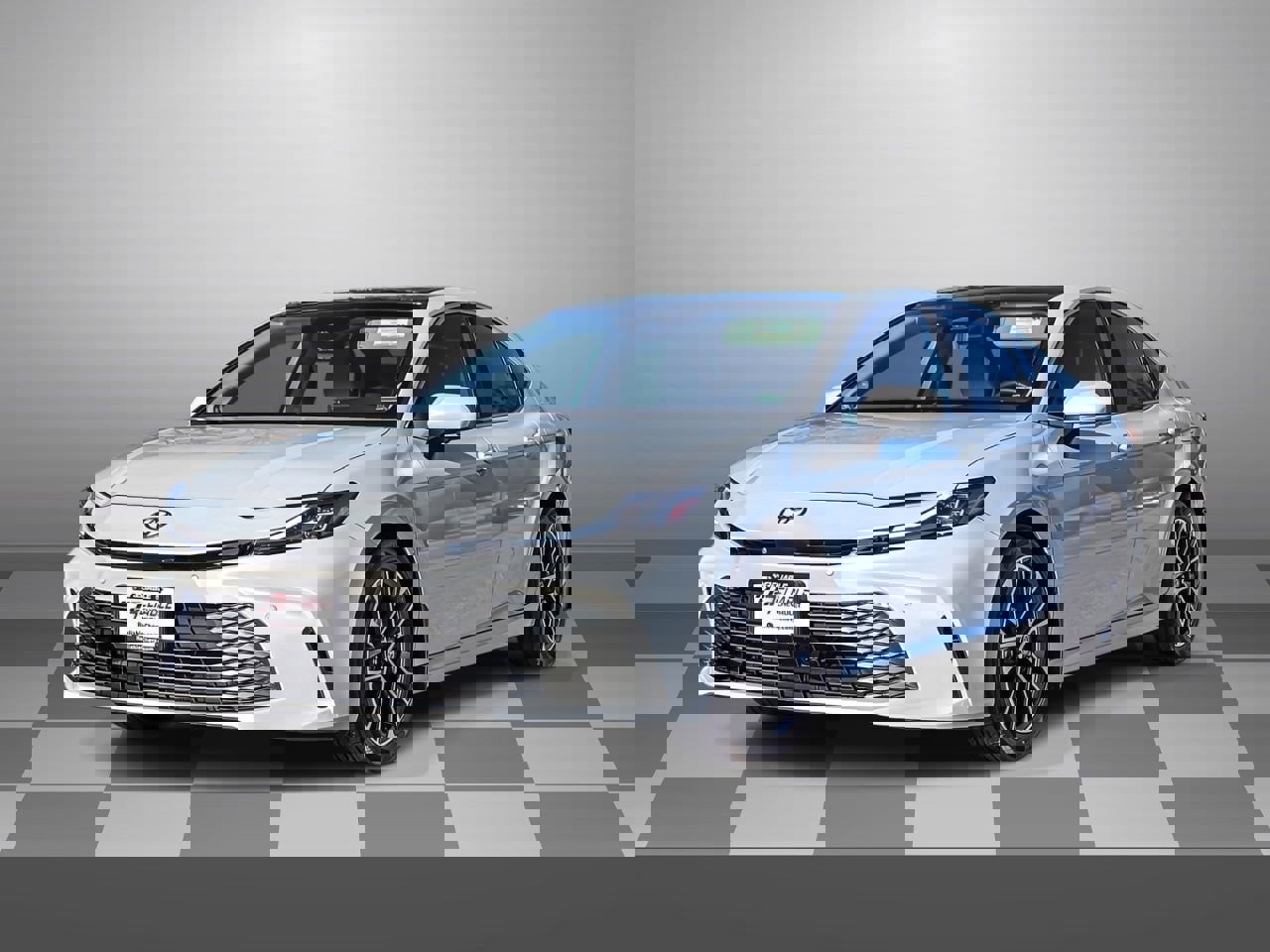 Used 2025 Toyota Camry XLE w/ Premium Plus Package image 3