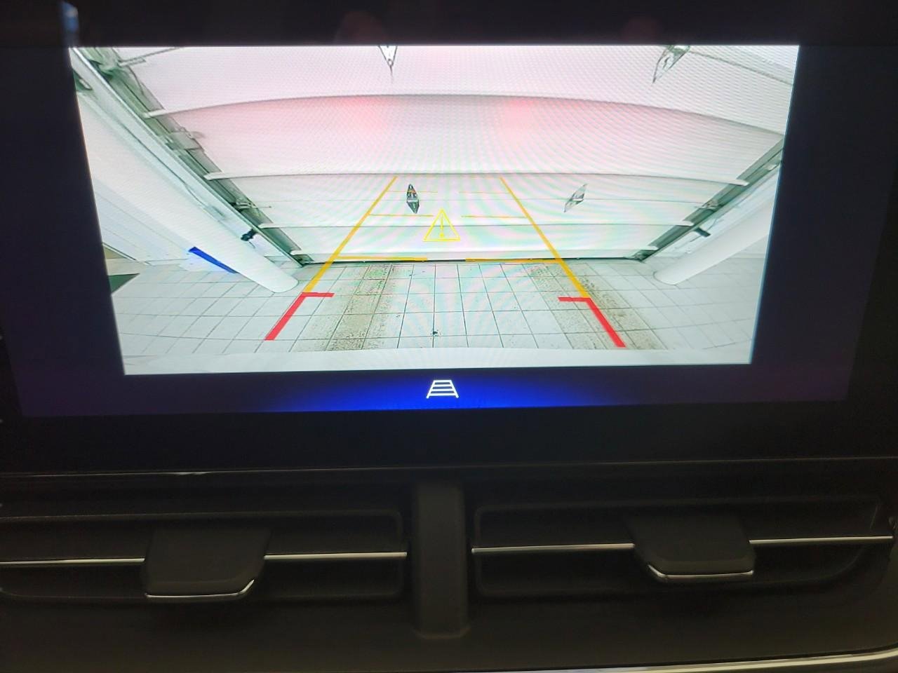 Used 2025 Chevrolet Trax RS w/ Sunroof Package image 13