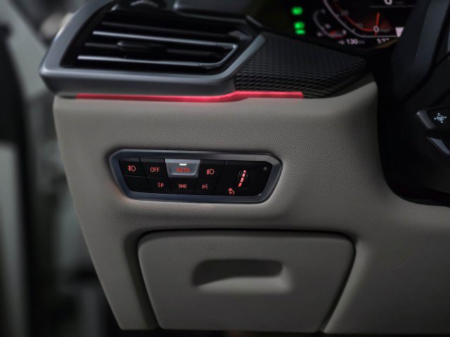 Used 2020 BMW X5 xDrive40i w/ M Sport Package image 29