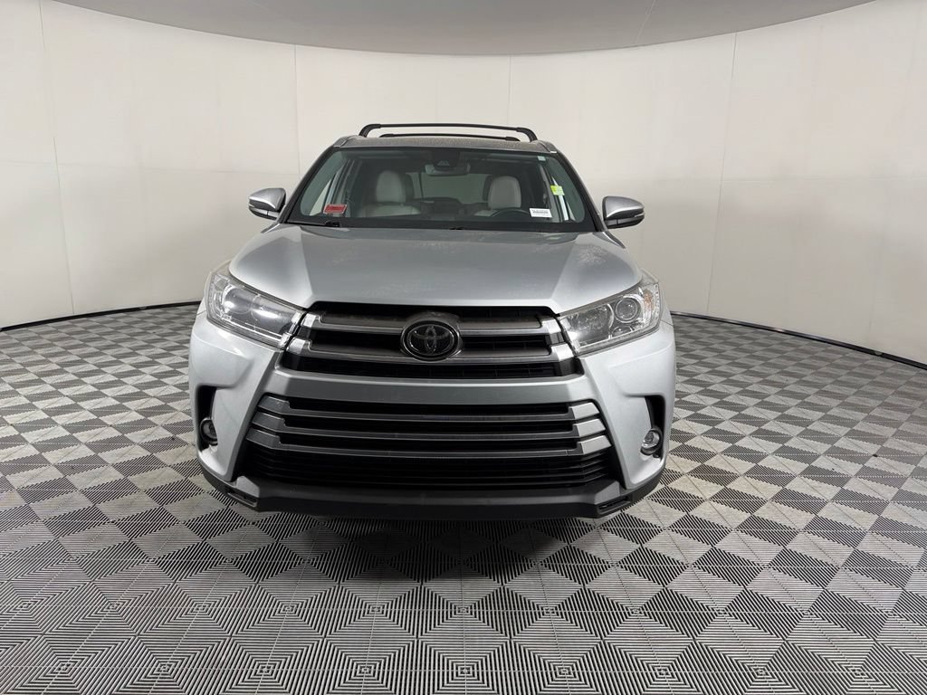 Used 2019 Toyota Highlander Limited FWD image 3