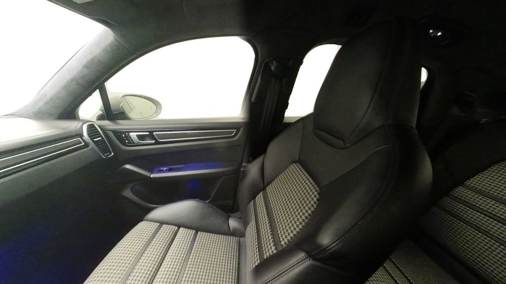 Used 2021 Porsche Cayenne GTS AWD/4WD image 35