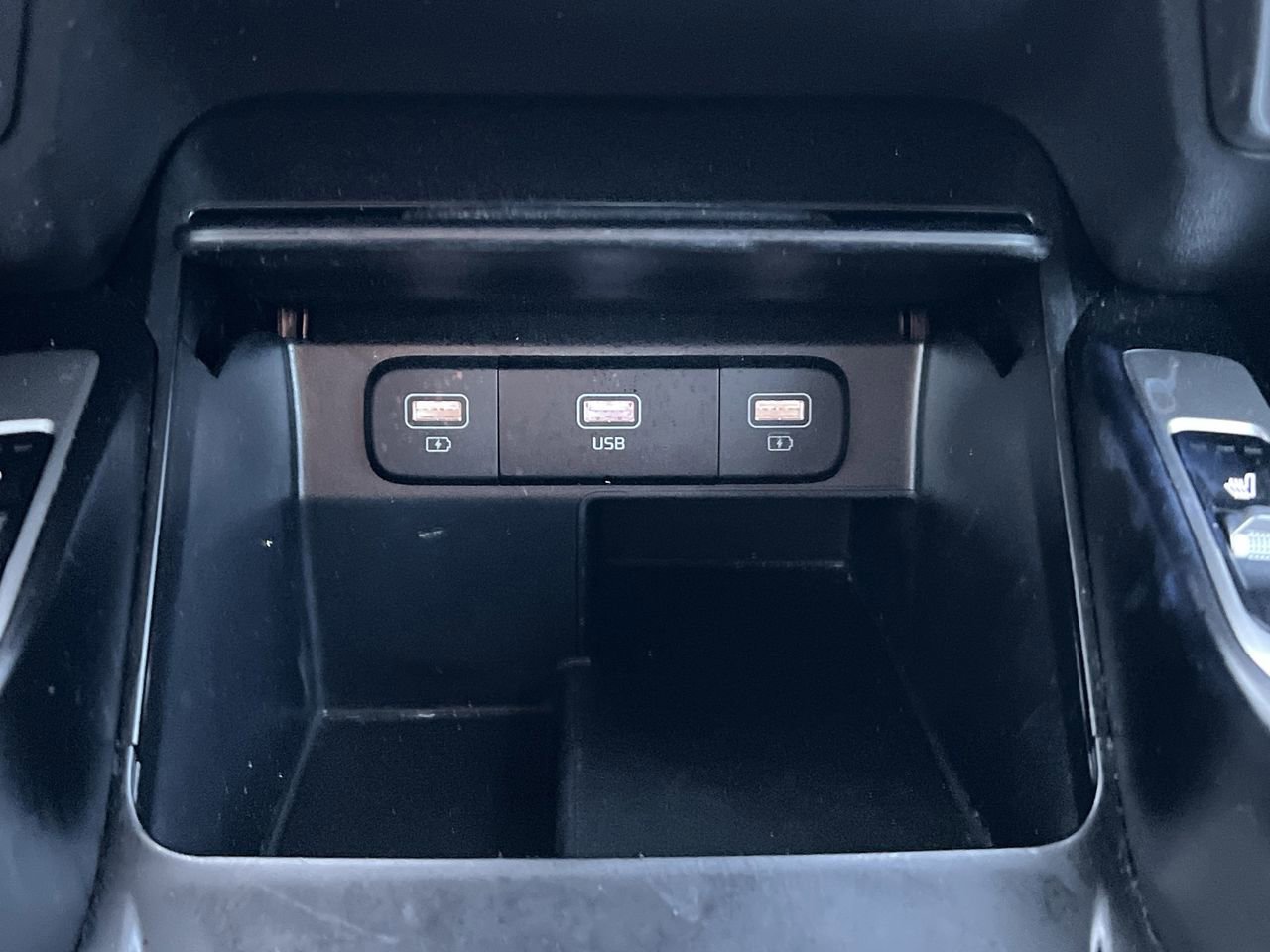 Used 2022 Kia Sorento S w/ Panoramic Sunroof Package image 9