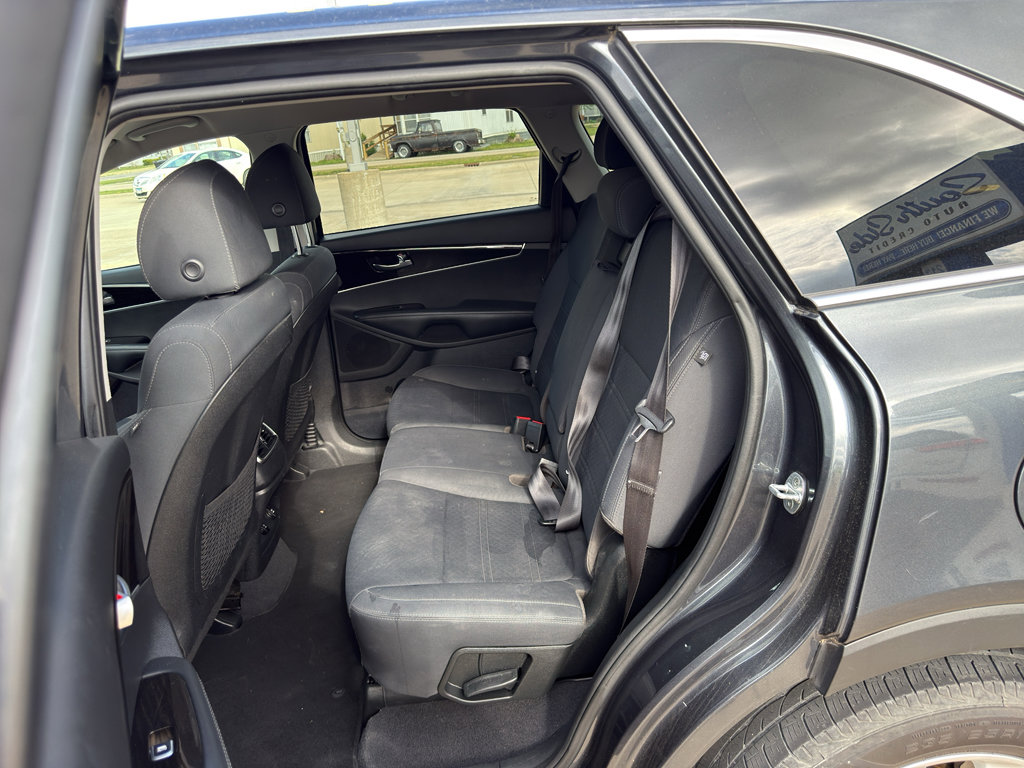 Used 2020 Kia Sorento LX image 10