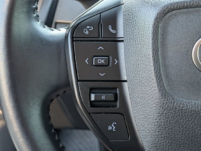 Used 2025 Toyota Prius LE FWD image 21