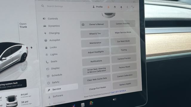 Used 2023 Tesla Model 3 Standard Range image 29