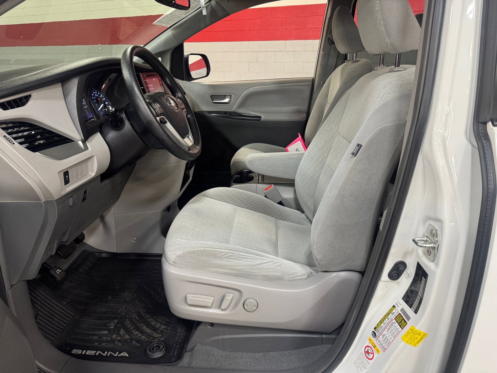 Certified 2019 Toyota Sienna LE w/ LE Preferred Package FWD image 14