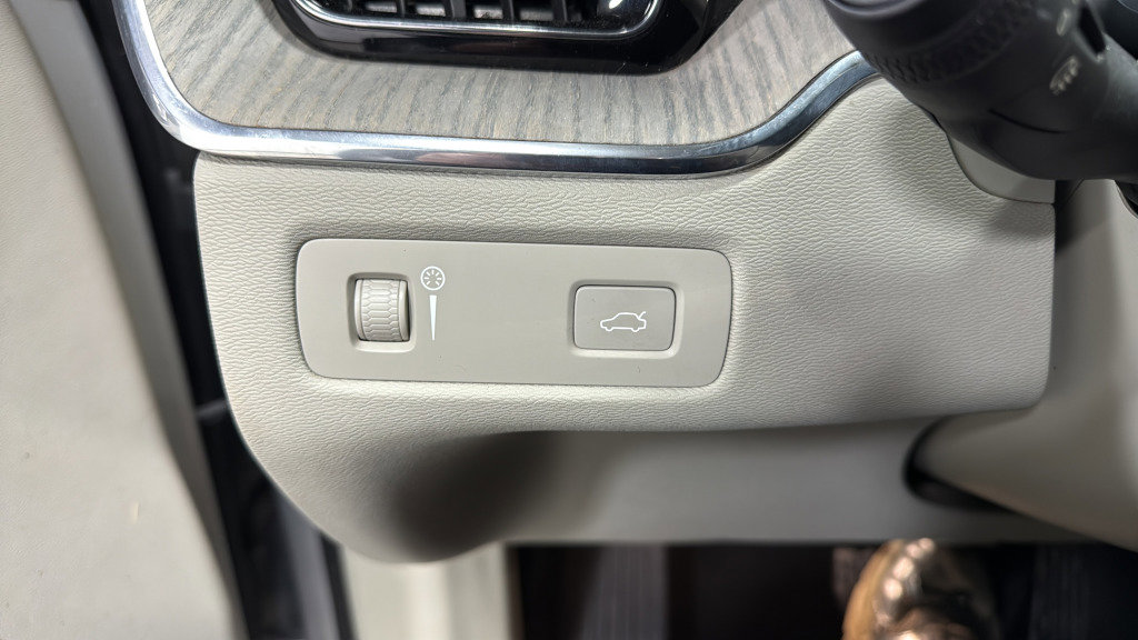 Used 2020 Volvo XC60 T5 Inscription image 19