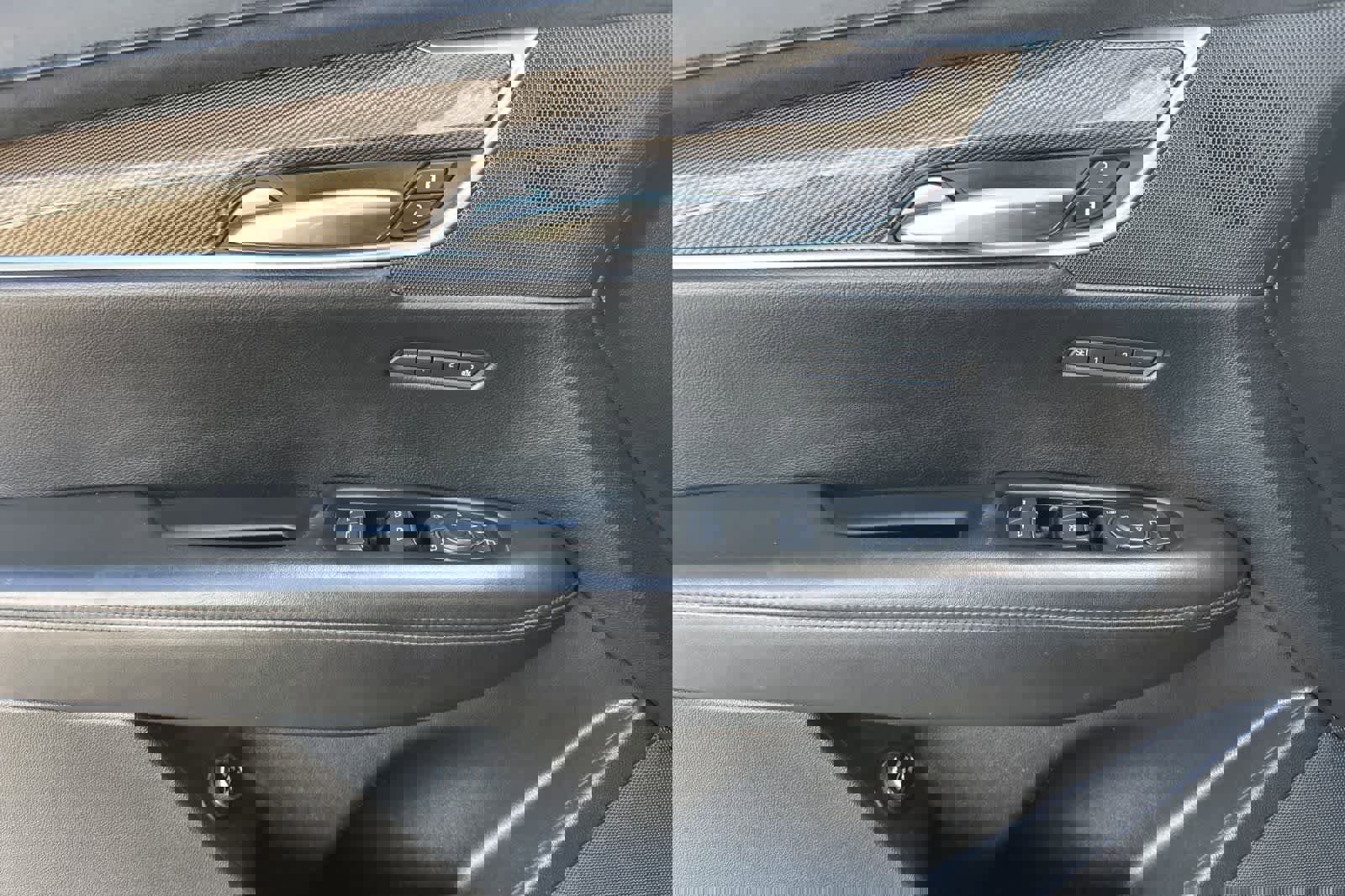 Used 2017 Cadillac XT5 Platinum AWD/4WD image 12