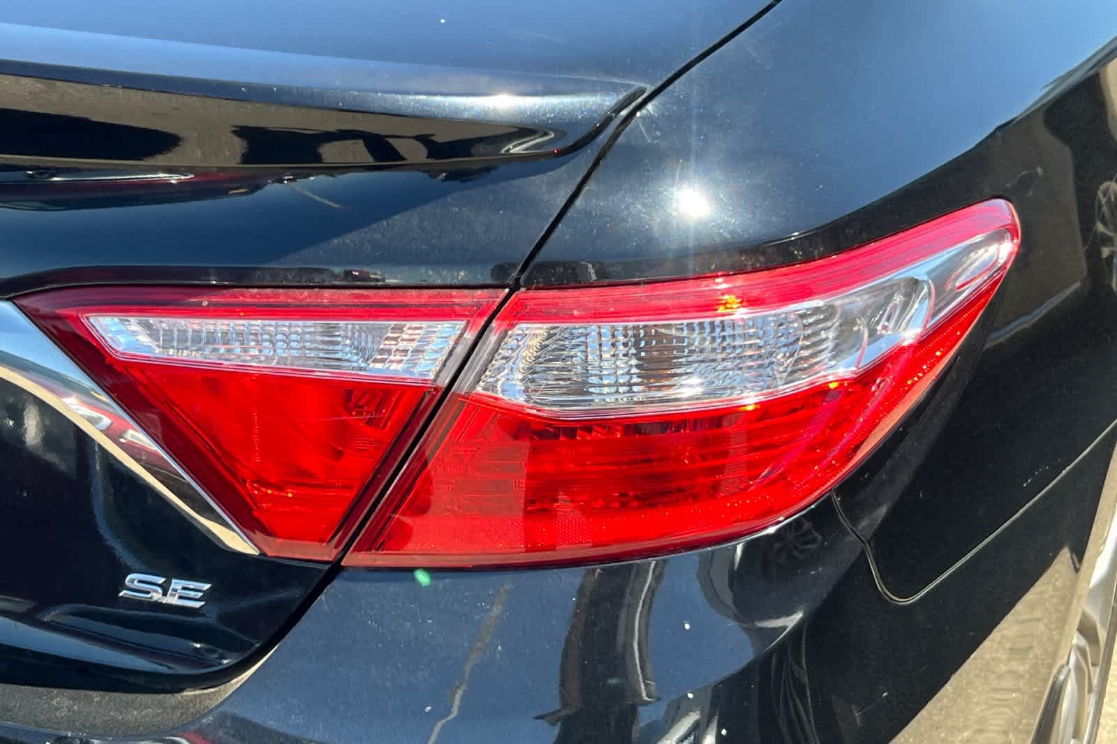 Used 2016 Toyota Camry SE FWD image 18