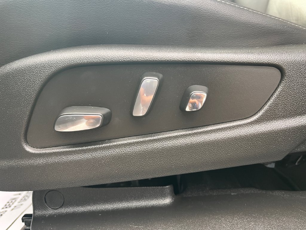 Used 2025 Cadillac XT6 Sport AWD/4WD image 16