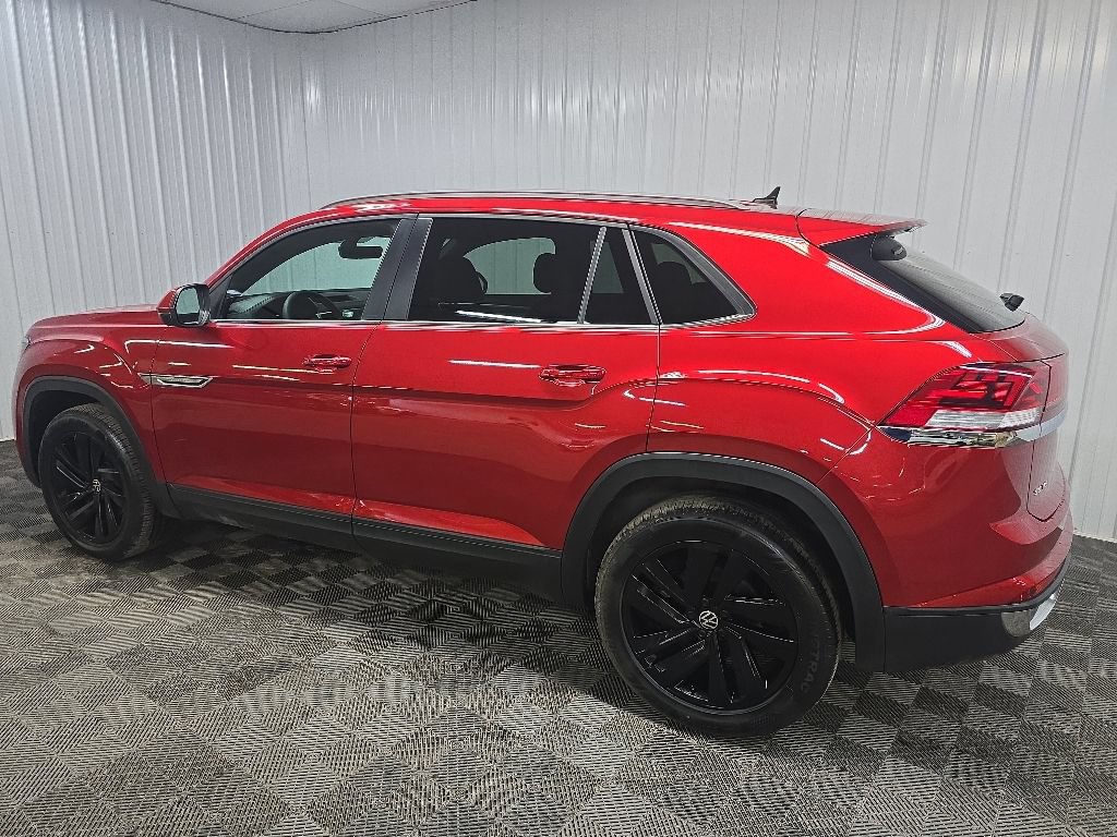 Used 2022 Volkswagen Atlas Cross Sport SE w/ Black Wheel Package AWD/4WD image 4