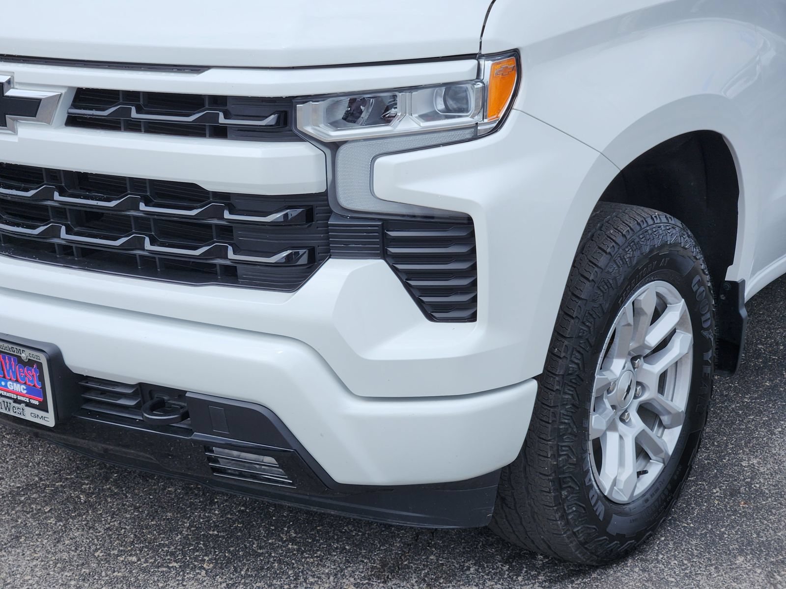 Used 2024 Chevrolet Silverado 1500 RST w/ Z71 Off-Road Package AWD/4WD image 11