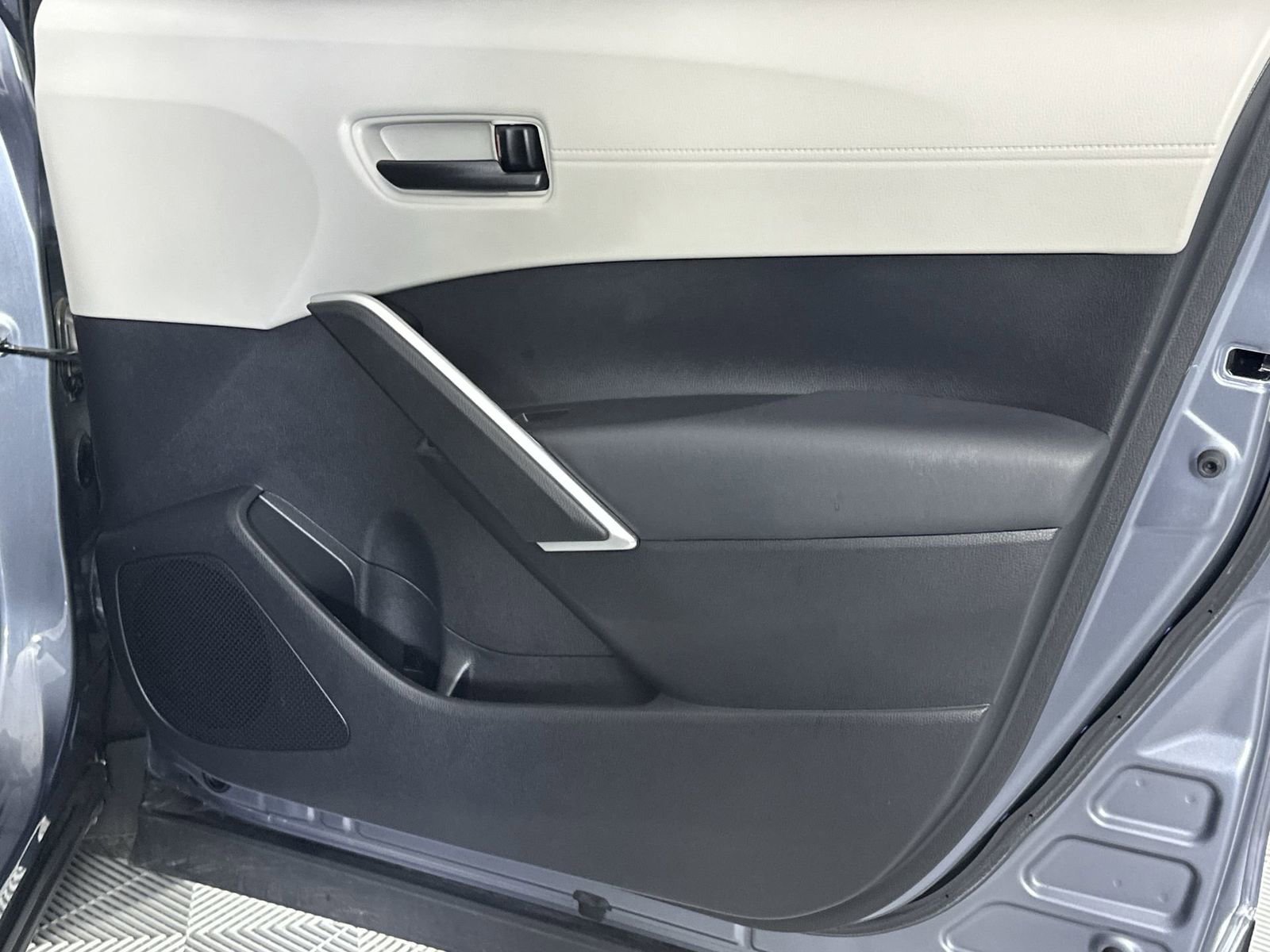 Used 2022 Toyota Corolla Cross L FWD image 30