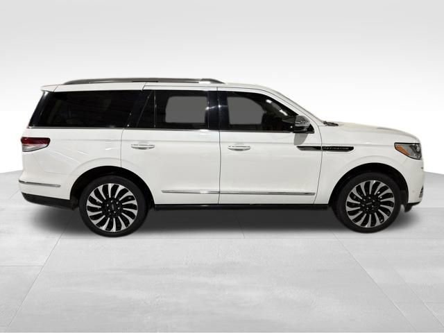 Certified 2024 Lincoln Navigator Black Label image 8