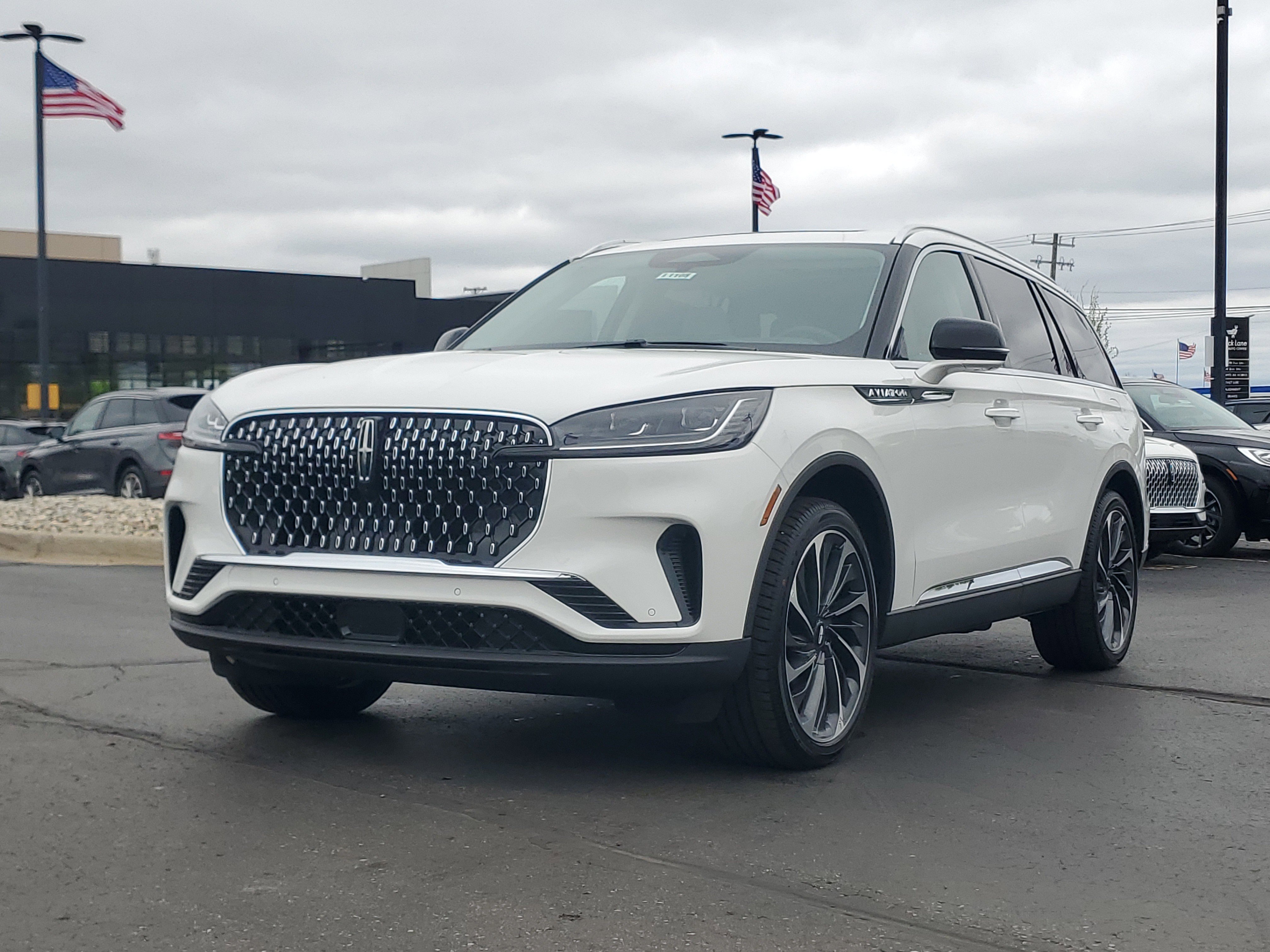 New 2026 Lincoln Aviator Reserve AWD/4WD image 2