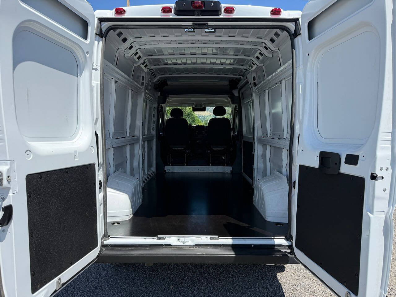 Used 2025 RAM ProMaster 2500 FWD image 19