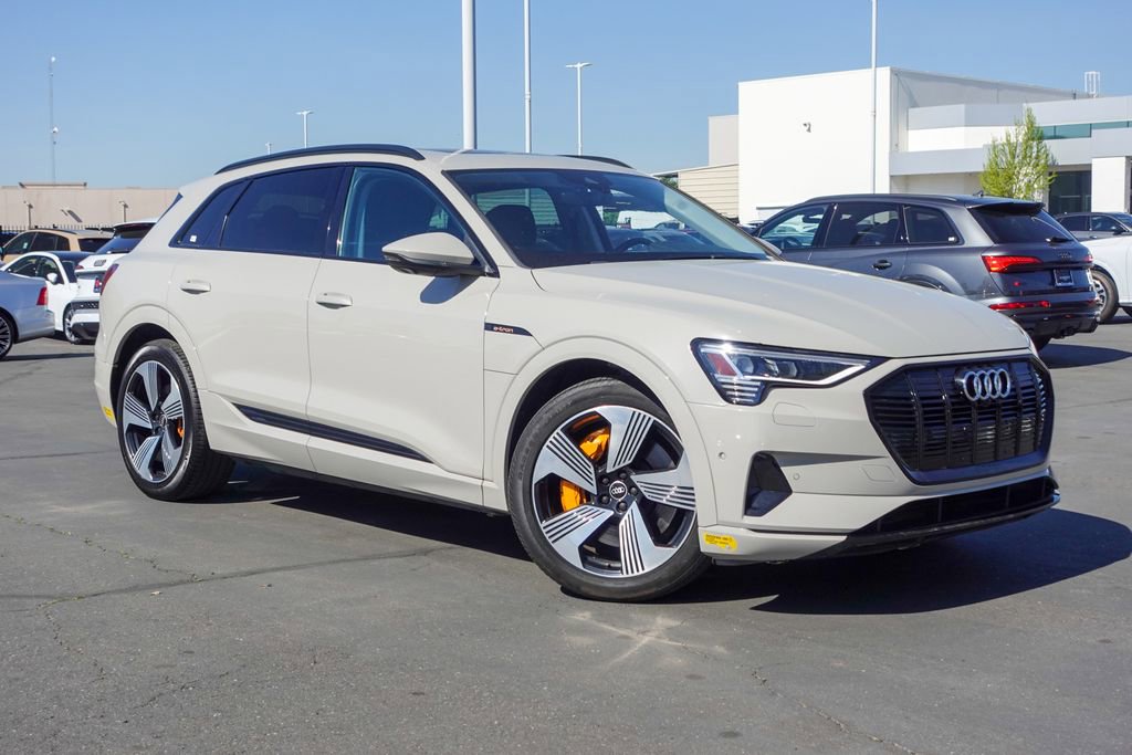 Used 2022 Audi e-tron Premium Plus w/ Premium Plus Package image 4