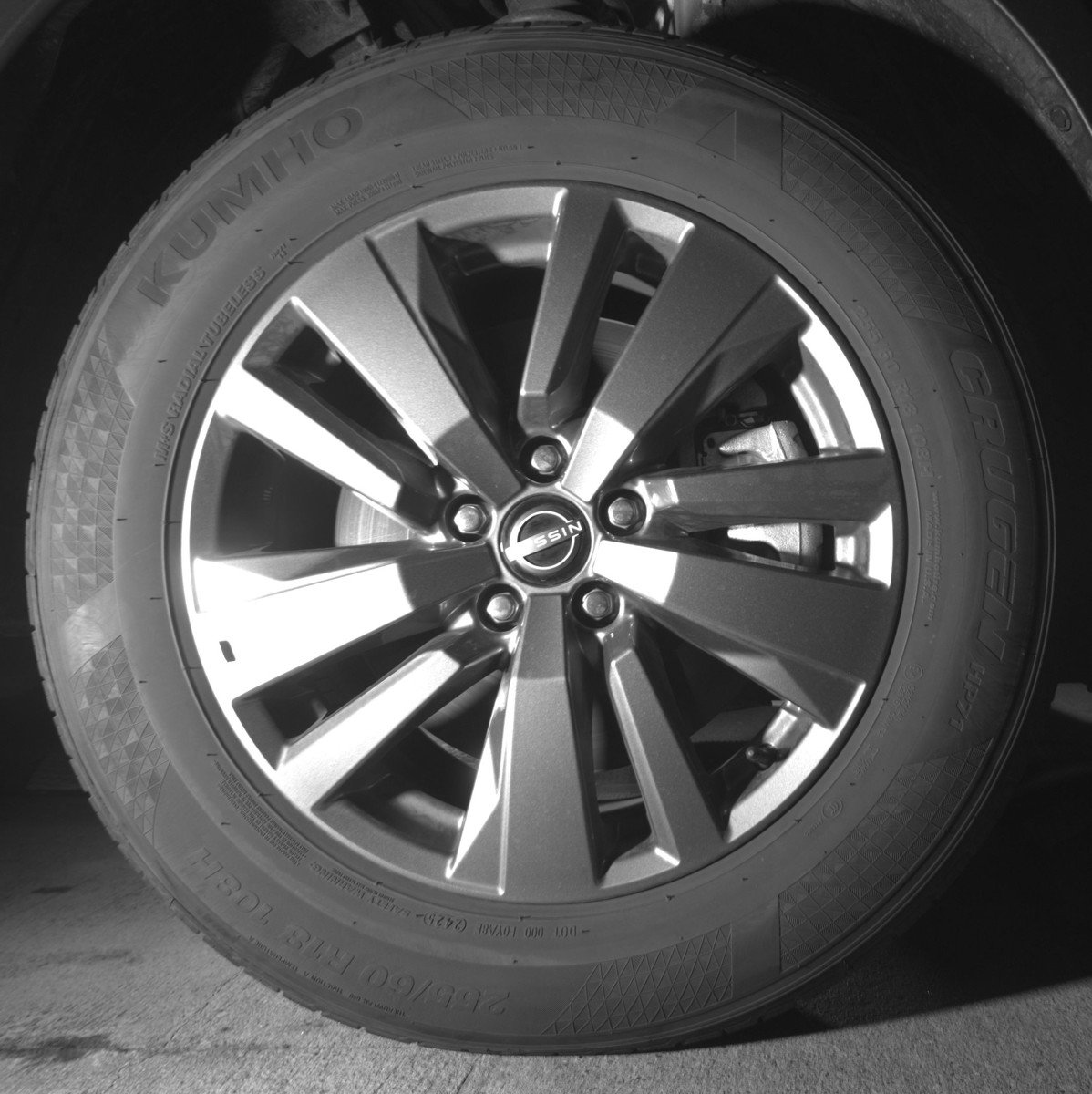 Used 2025 Nissan Pathfinder SV image 13