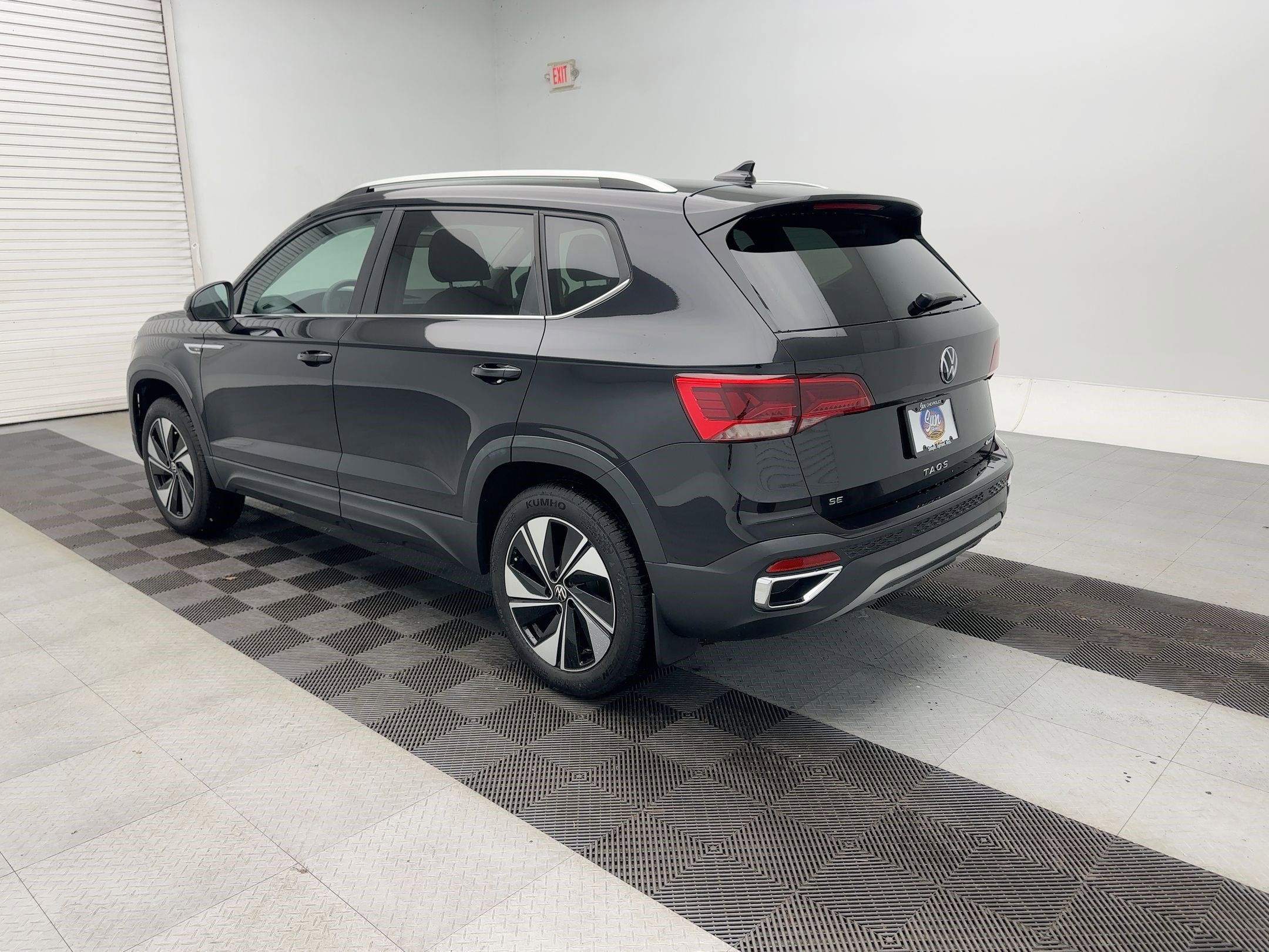 Used 2024 Volkswagen Taos SE image 3