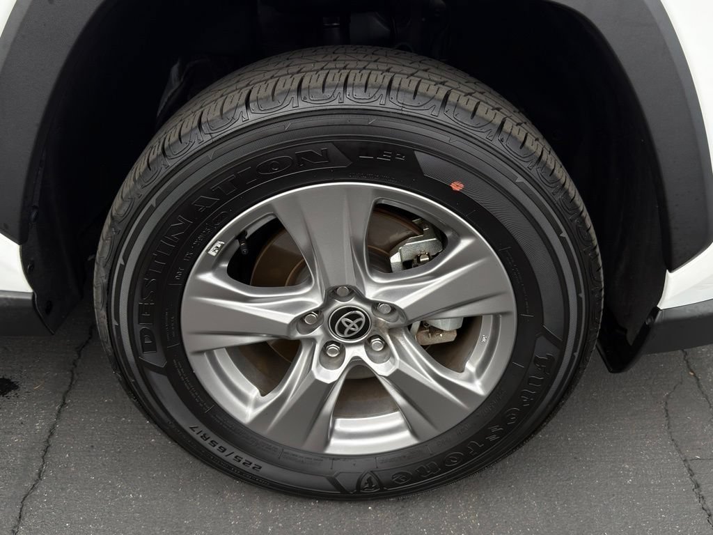 Used 2025 Toyota RAV4 XLE AWD/4WD image 9