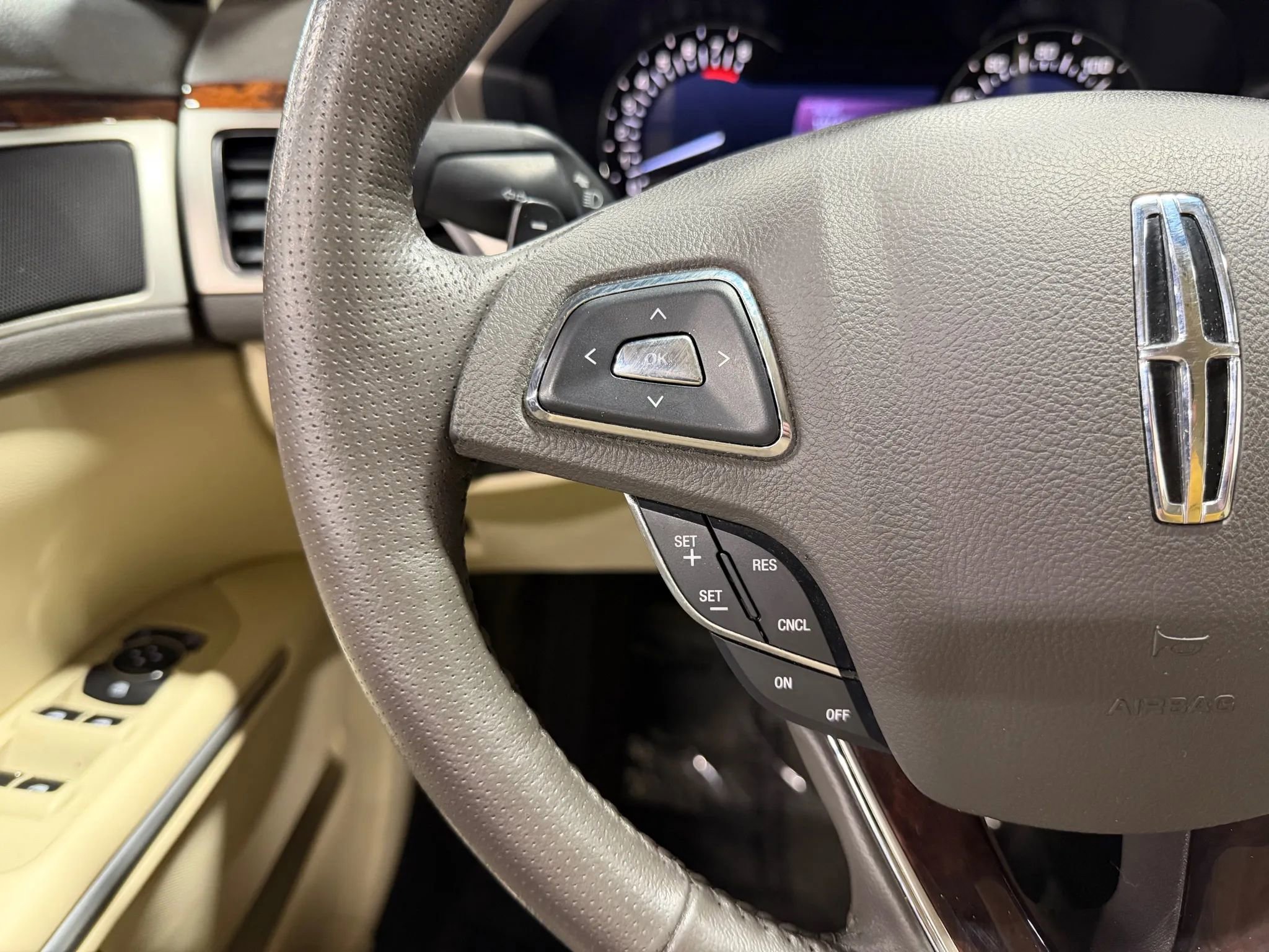 Used 2013 Lincoln MKZ image 15