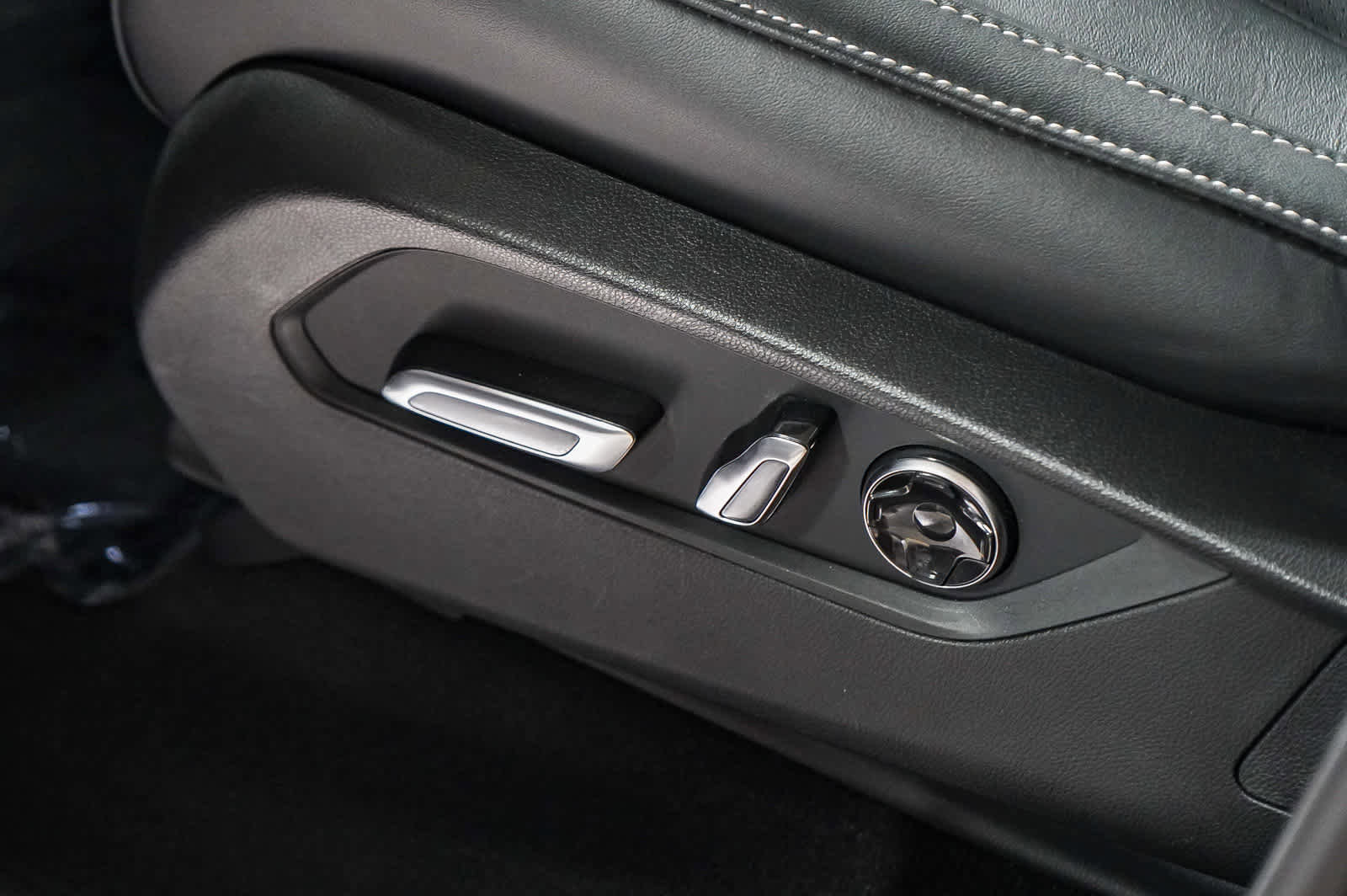 Used 2025 Acura MDX SH-AWD w/ Technology Package image 23