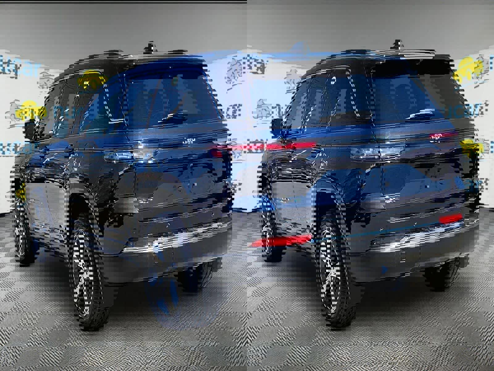 Used 2023 Jeep Grand Cherokee 4WD 4xe w/ Luxury Tech Group II image 4