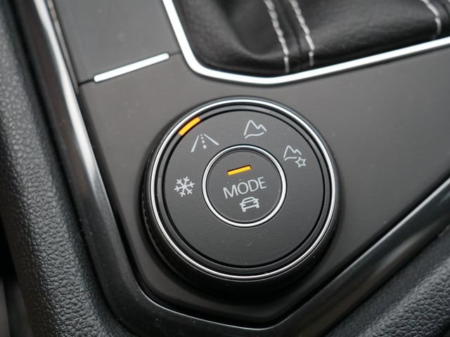 Certified 2024 Volkswagen Tiguan SE R-Line AWD/4WD image 31