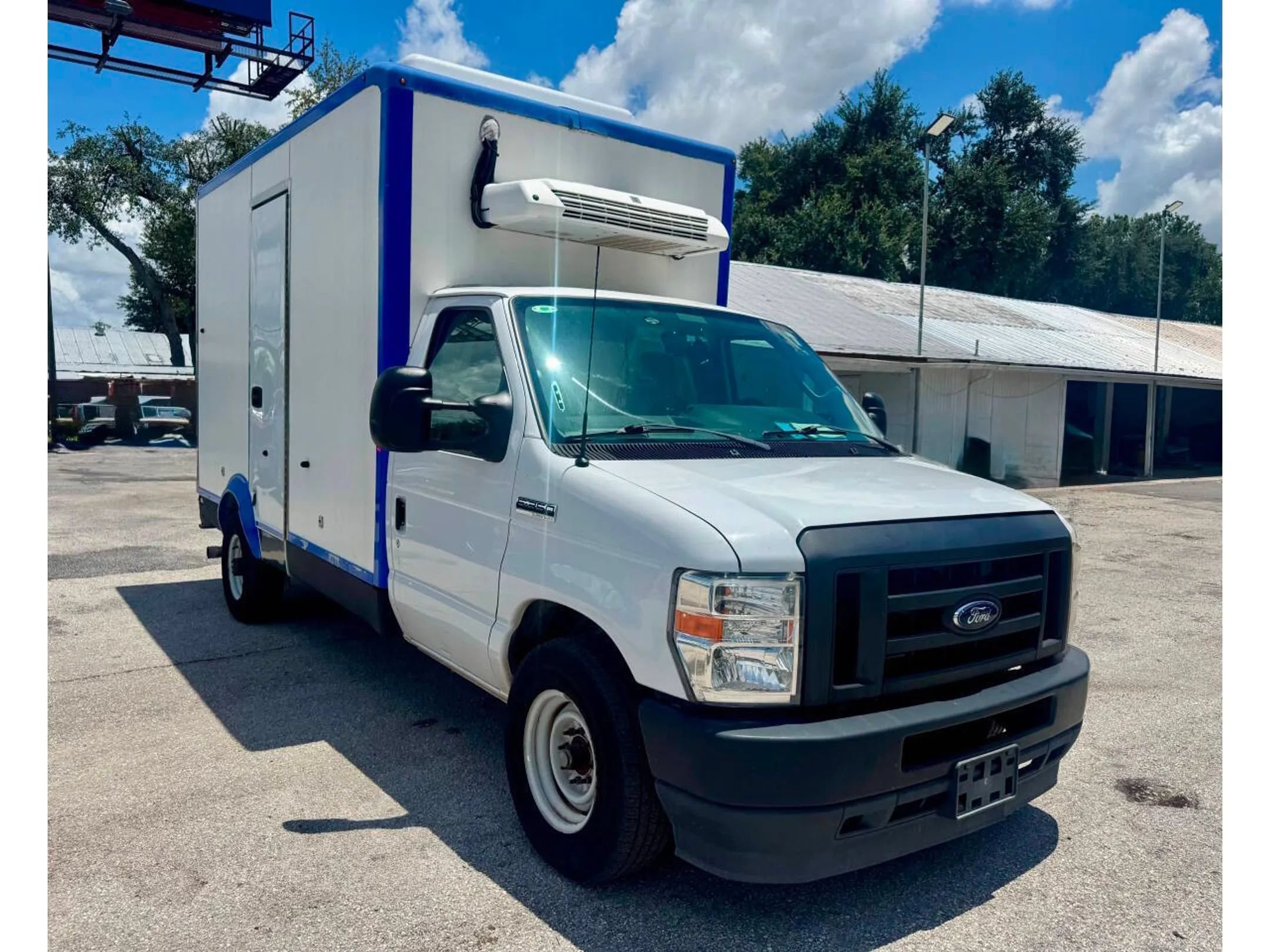Used 2023 Ford E-350 and Econoline 350 Super Duty w/ Power Windows & Locks Group RWD image 18