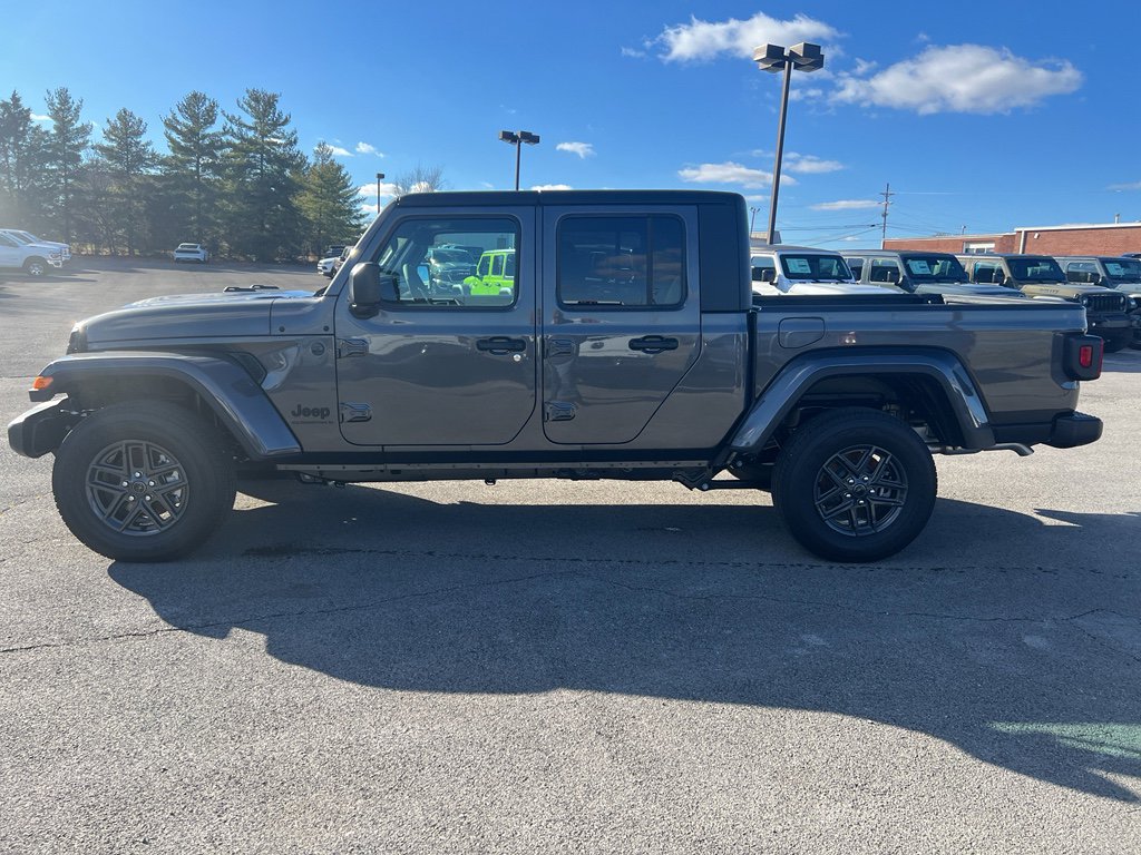 New 2025 Jeep Gladiator Sport AWD/4WD image 8