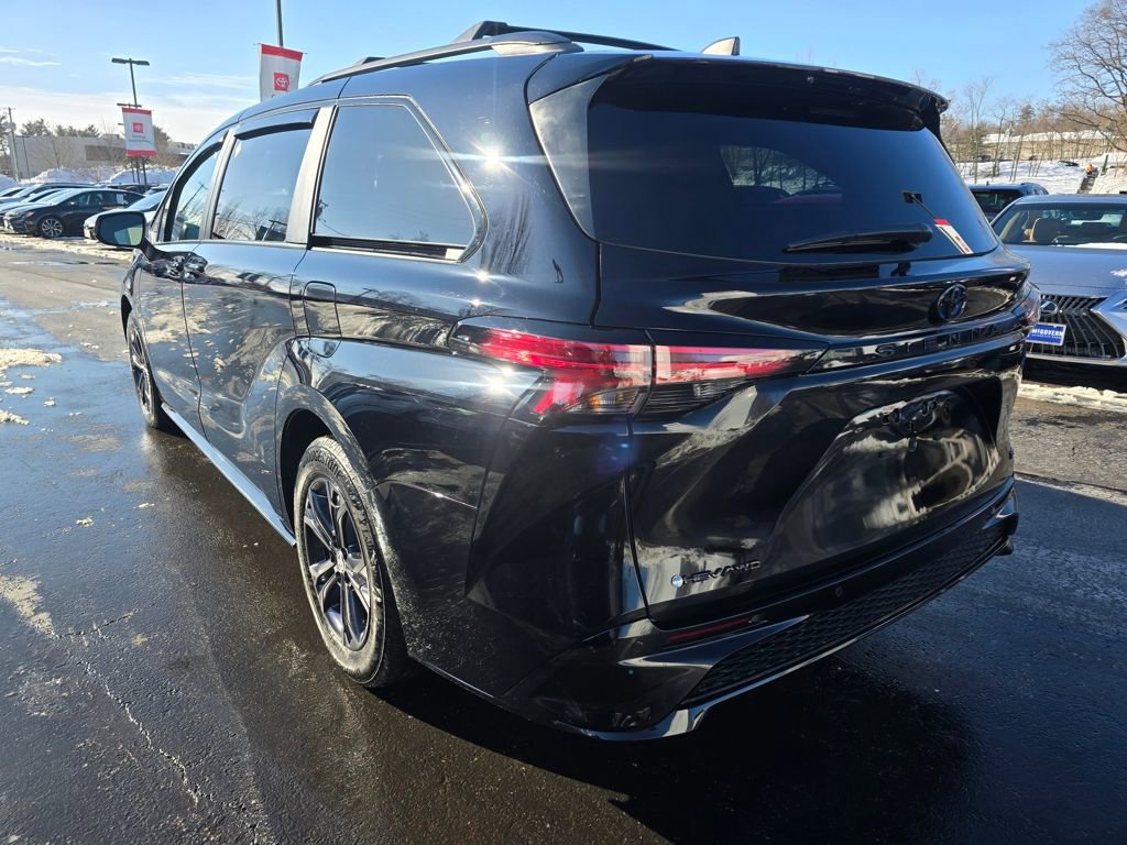 Certified 2025 Toyota Sienna XSE w/ XSE Plus Package image 6